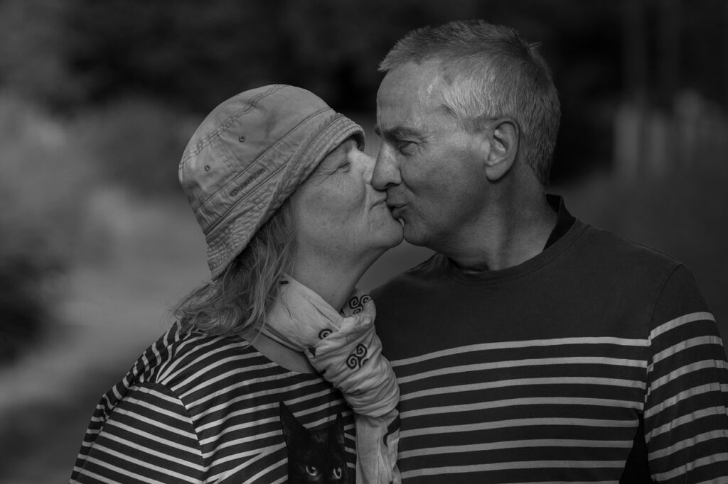 マッチングアプリの男女比は実際にどうなっているのか？