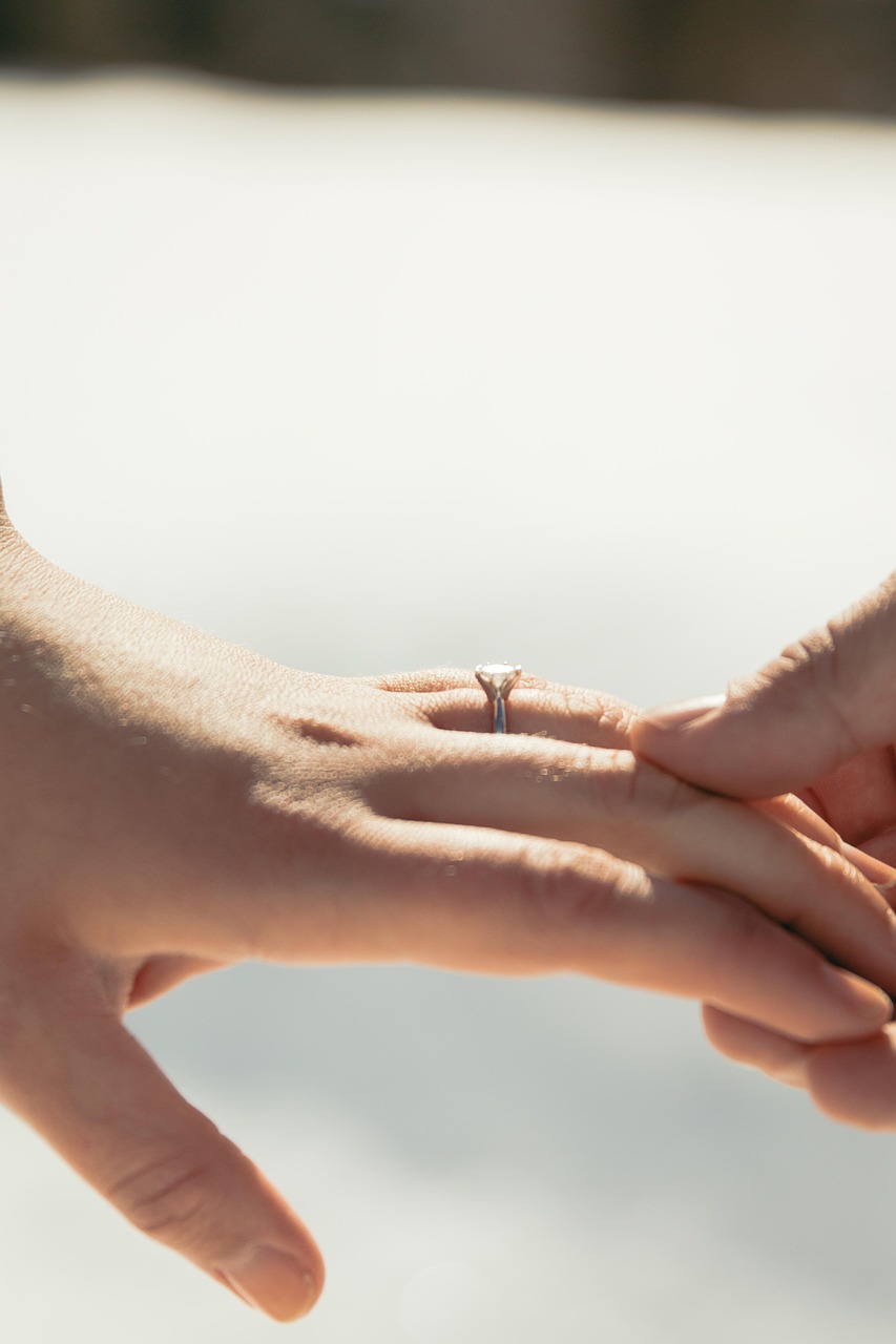 婚活アプリを利用した婚約指輪の購入タイミングはいつがベスト？
